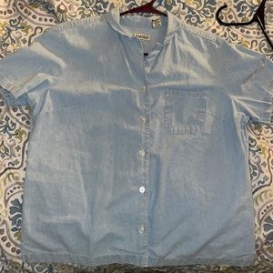 Short sleeve button up. Denim light color.